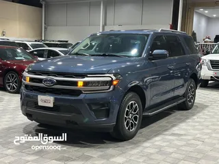  1 Ford Expedition XLT  V6