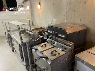  9 عدة مطعم للبيع كامل