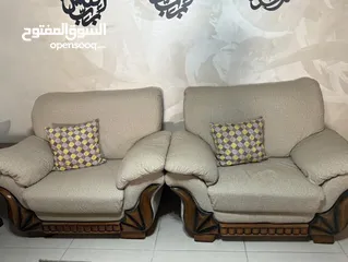  3 طقم كنب نظيف جدا استخدام خفيف كثير
