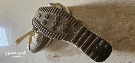  6 حذاء بناتي سبور للبيع