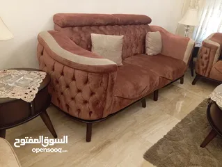  16 طقم كنب ضيوف فاخر و طاولة سفرة وطاولة وسط