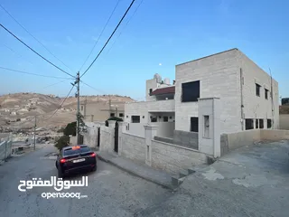  7 عماره طابقين للبيع تشطيب ديلوكس عمر البناء 5سنوات