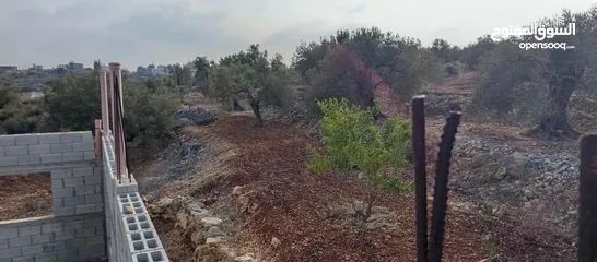  4 قطعة ارض عليها بيت عظم للبيع