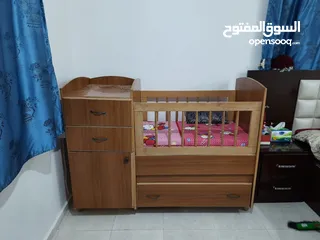 1 سرير بيبي مع عرباية اطفال