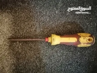 4 عدة للبيع او البدل المعروض ويوجد غير معروضة..
