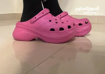  9 كروكس crocs حذاء رياضي/ شبشب بكعب عالي مريح وعصري