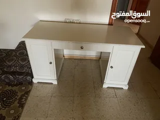  1 مكتب مستعمل للبيع