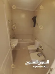  7 شقة فارغة للايجار دير غبار 200م