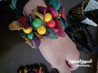  7 اساور خشبية ملونة جديدة