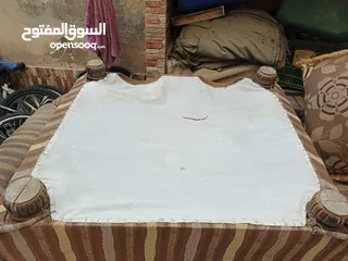  18 كنب كلاسيك للبيع من اربع قطع مناسب لصالون ومناسب غرفة جلوس ومناسب لغرفه ضيوف خشب اوزان ابيض