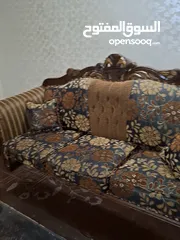  6 للبيع طقم كنب تفصيل خشب زان – حالة ممتازة  بالإضافه الى 3 اسكملات