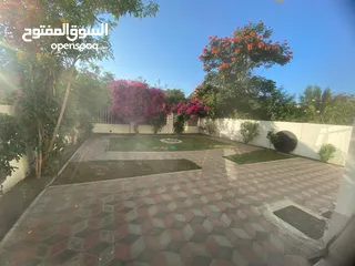  25 3Me33Luxurious 5+1BHK villa for rent in MQ