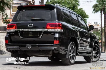  22 Toyota Land Cruiser 2020 Gx-r V8 Grand Touring body kit   السيارة بحالة الوكالة و قطعت مسافة 83,000