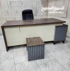  26 مكتب مدير مع جانبية ادراج وطاولة عرض مميز من لامينيت للأثاث المكتبي توصيل مجاني داخل عمان