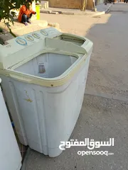  2 غسالت مستخدمات نضيفات