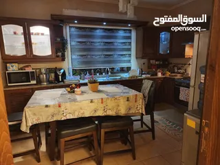  8 شقة مع رووف و ترس إطلالة أبدية خلابة  على جبال جرش و السلط في أجمل مناطق الجبيهة ابو عوف تنظيم أ