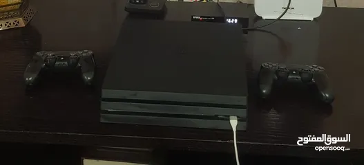  2 PS4 Pro + 2 Controllers + CDs
