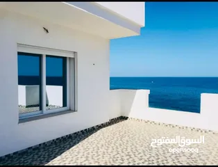  9 عمارة خمس طوابق بأطلاله على شاطئ البحر بثلاث جهات