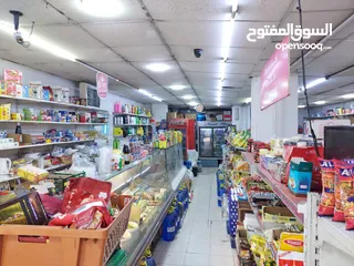  3 سوبر ماركت مع العدة فارغ للبيع