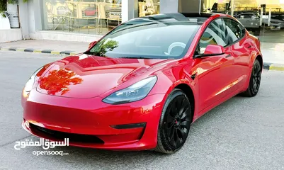  7 تيسلا 2023 model 3 فحص كامل 4 جــــيــــد ممشى قليل 18 الف بحالة الوكالة لون مميز بسعر لقطة ومحروووق
