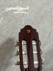  4 جيتار Valencia CG160 جديد غير مستعمل مع شنتة وريشة وآلة دوزان الاوتار كلو مع تشطيب لامع طبيعي للخشب