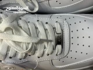 5 حذاء Nike Air Force 1 أبيض جديد – مقاس 43