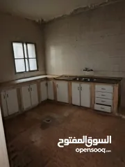  13 أربع شقق و سطحين للبيع في منطقة الهاشمي الجنوبي
