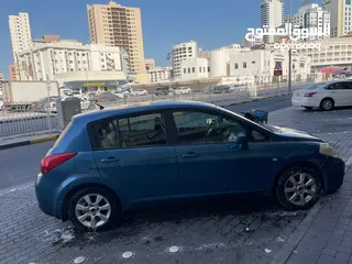  2 Nissan tiida