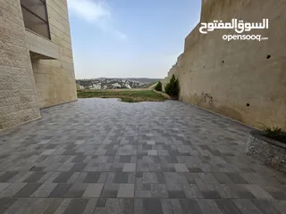  2 شقة ملوكية بإطلالة خلابة جدا أحكام خاصة أ مساحة داخلية وخارجية. 660 متر مربع أكبر مساحة لشقة