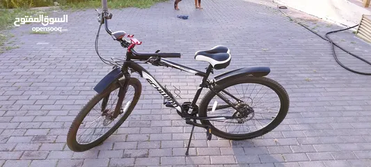  1 Bicycle Schwinn 700c Glenwood / دراجة هوائية أمريكي شوين, مع قطع وحمالة سيارة
