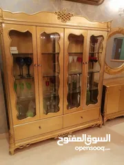  1 display cabinet