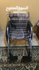  2 WALKER وكرسي متحرك بحالة ممتازة للبيع