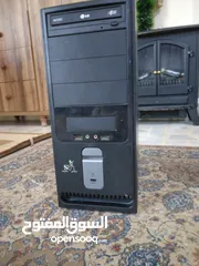  1 كمبيوتر للبيع  بحاجة إلى شاشة فقط