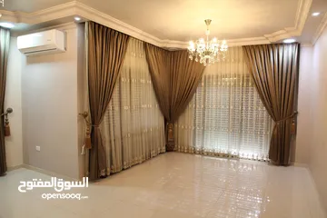  10 شقة 5 غرف نوم (طابق اخير مع روف مبني) في ضاحية الرشيد من المالك مباشرة