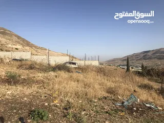  20 ارض للبيع في النصارية مطلة على جميع الجهات ما بسكر عليها حدا وصحية واصل مياه وكهرباء مع جدار جنوبي