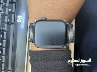  1 Apple Watch SE