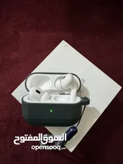  2 سماعات أذن لاسلكية Apple AirPods Pro (الجيل الثاني) مع خاصية إلغاء الضوضاء النشطة وشحن USB-C