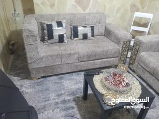  1 طقم كنب حرف ال للبيع مع طاوله صغيره وسط