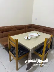  1 ميز طعام مع طبلة