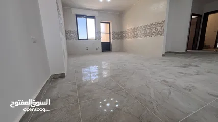 8 شقق طابقيه 170 متر فاخره  للبيع في الزرقاء الجديده شارع الونك (الكرامه)