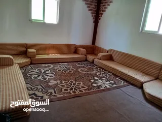  1 تخت فخم جدا مع طقم عربي مع خزانة