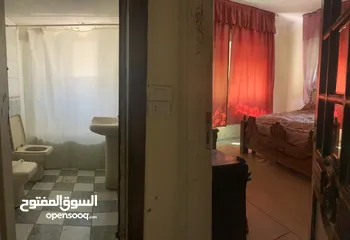  16 شقه استثمارية فارغه للبيع من المالك مباشرة