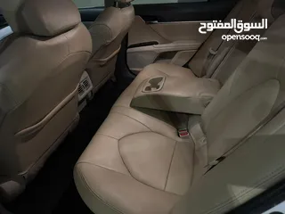  8 Toyota Camry 2023 Gle  بحالة الوكالة