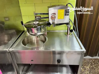 2 عدة محل كريب ووافل +ماكنة لقيمات