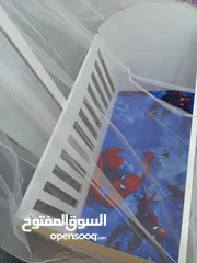  1 تخت بيبي للبيع حاله التخت وكاله فرشه جديده مع ناموسيه جديده 45 دينار
