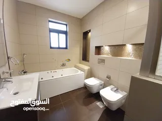  3 شقة غير مفروشة للإيجار 375م2 ( Property 19249 )-175072681