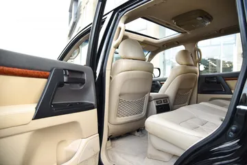  13 Toyota Land Cruiser GXR V8 2015 تويوتا لاند كروزر بحالة الوكالة