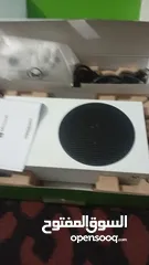  1 xbox series s الجهاز نظيف بحالة الجديد ومعه جميع اغراضه ،، تم استخدامه فترة قليلة وربي يباركلك فيه