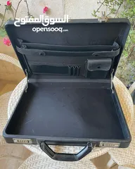  21 شنط سفر وحقائب قديمة ونادرة.