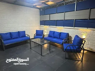  2 اطقم مودرن للحدائق حديد و راتان ومراجيح ثلاثية و عش البلبل وطاولات سفرة من الحديد الصلب